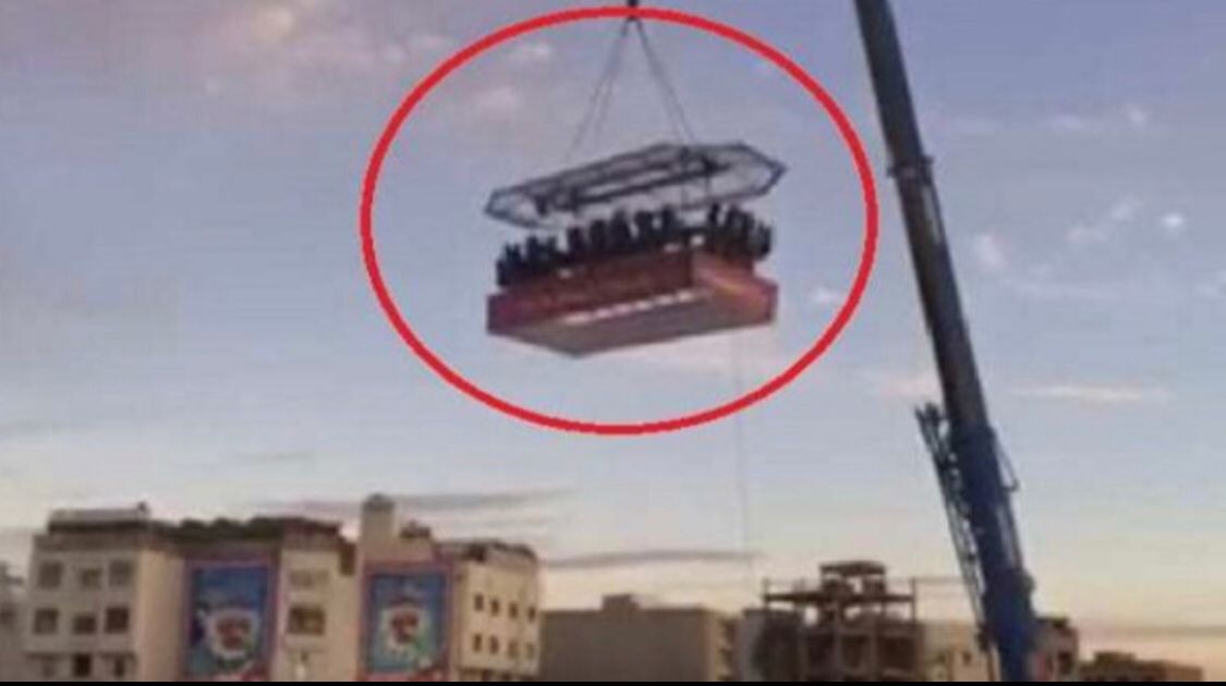 حقيقة سقوط مطعم معلق في البحرين