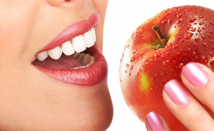 هذه الأطعمة مهمة لصحة وجمال أسنانك