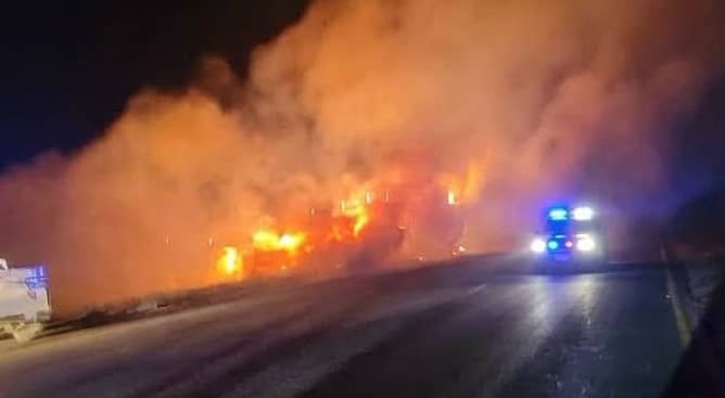الدوريات الخارجية: إغلاق كامل لطريق النقب القديم في العقبة بسبب تدهور صهريج مواد مشتعلة  ..  فيديو