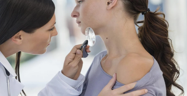 ما هي خزعة الجلد ولماذا تجرى؟ إليك ما يجب عليك معرفته