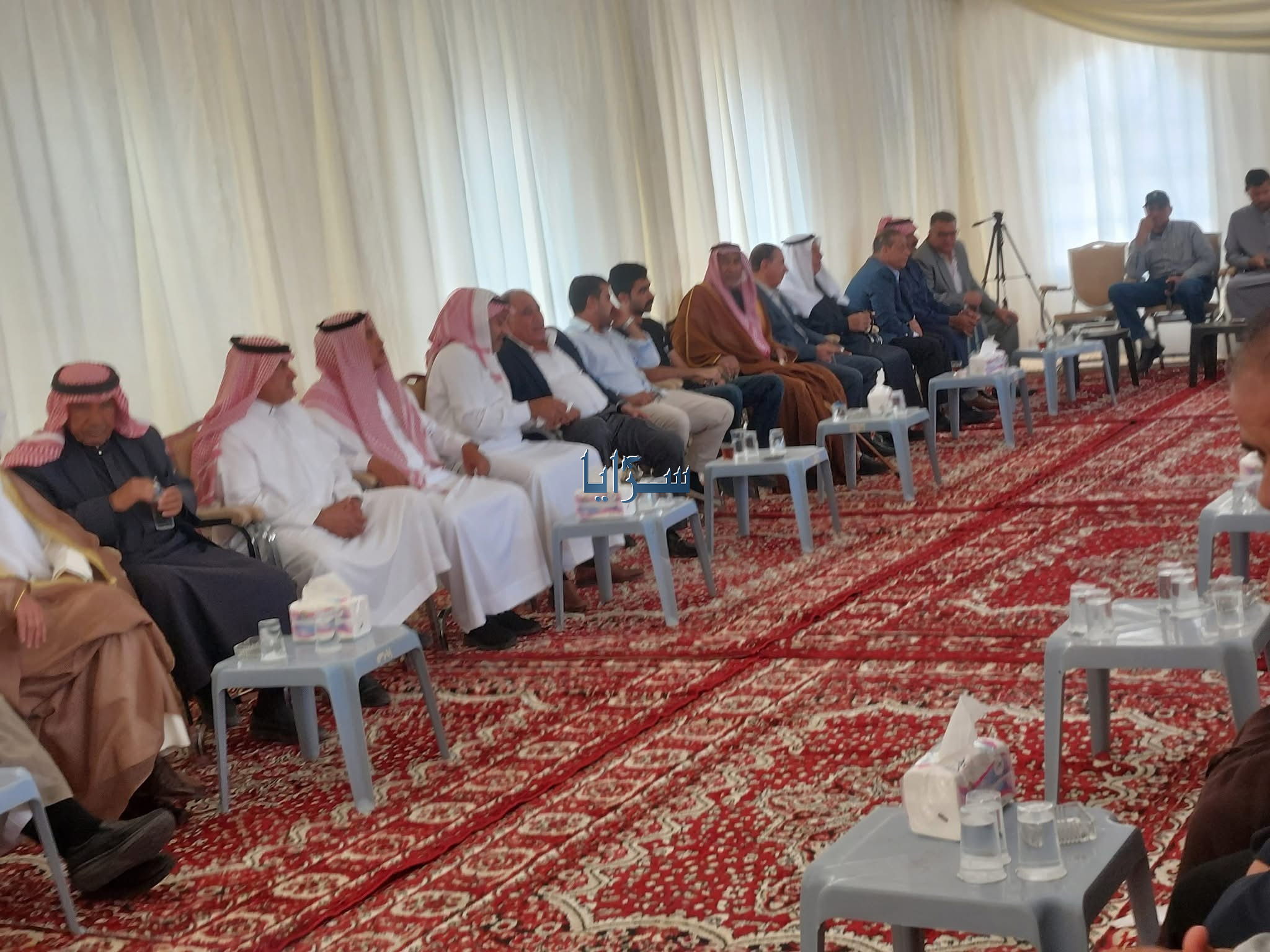“الشيخ طراد الفايز يجمع وجهاء المملكة في لقاء وطني بالخضرا تأكيداً على مواقف الأردن تجاه فلسطين وغزة .. صور 