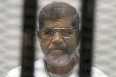 ﻿توثيق محاولة اغتيال مرسي في السجن بـ«طعام فاسد»