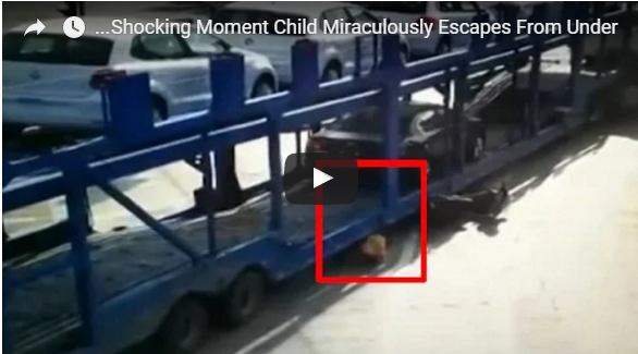 بالفيديو: طفلة تنجو بأعجوبة إثر سقوطها تحت عجلات شاحنة