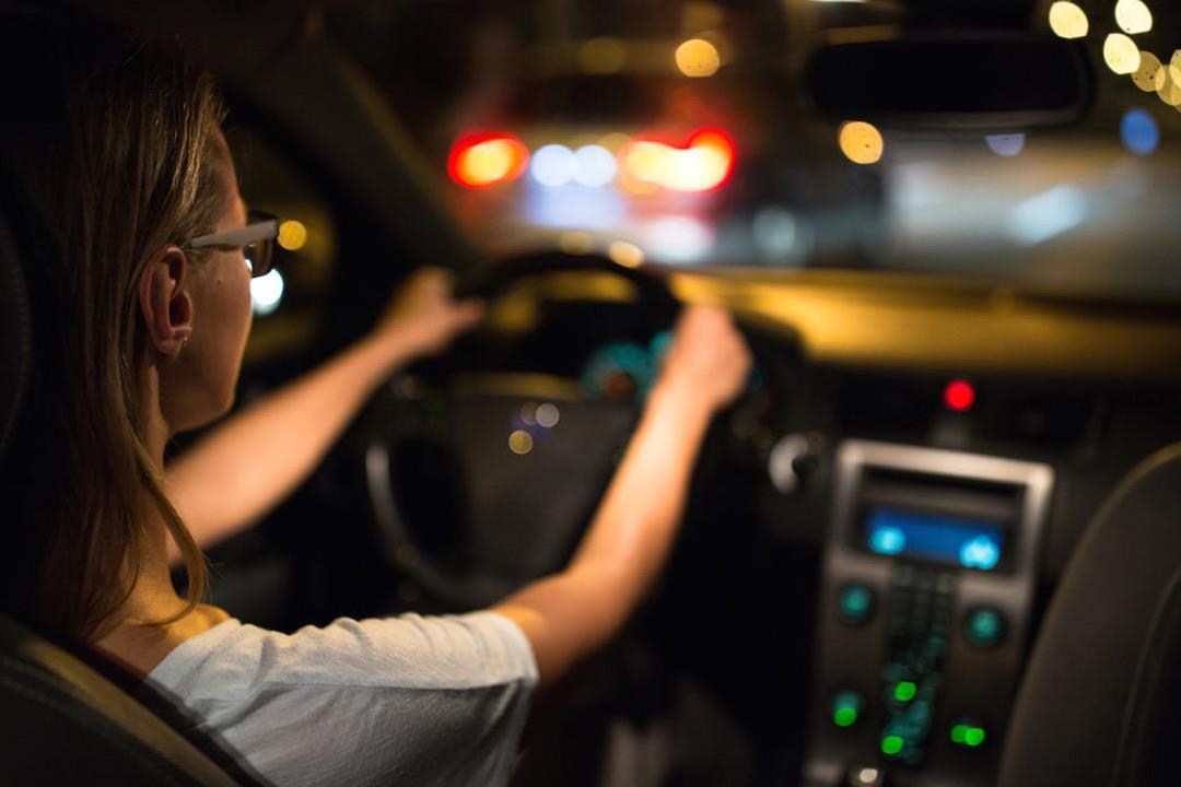 لرؤية أفضل ..  6 نصائح عليك اتباعها خلال القيادة ليلا