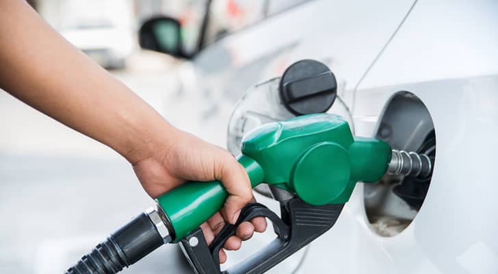 توقعات بزيادة لتر الديزل 20 قرشا والبنزين 75 فلسا الشهر المقبل  - تفاصيل 