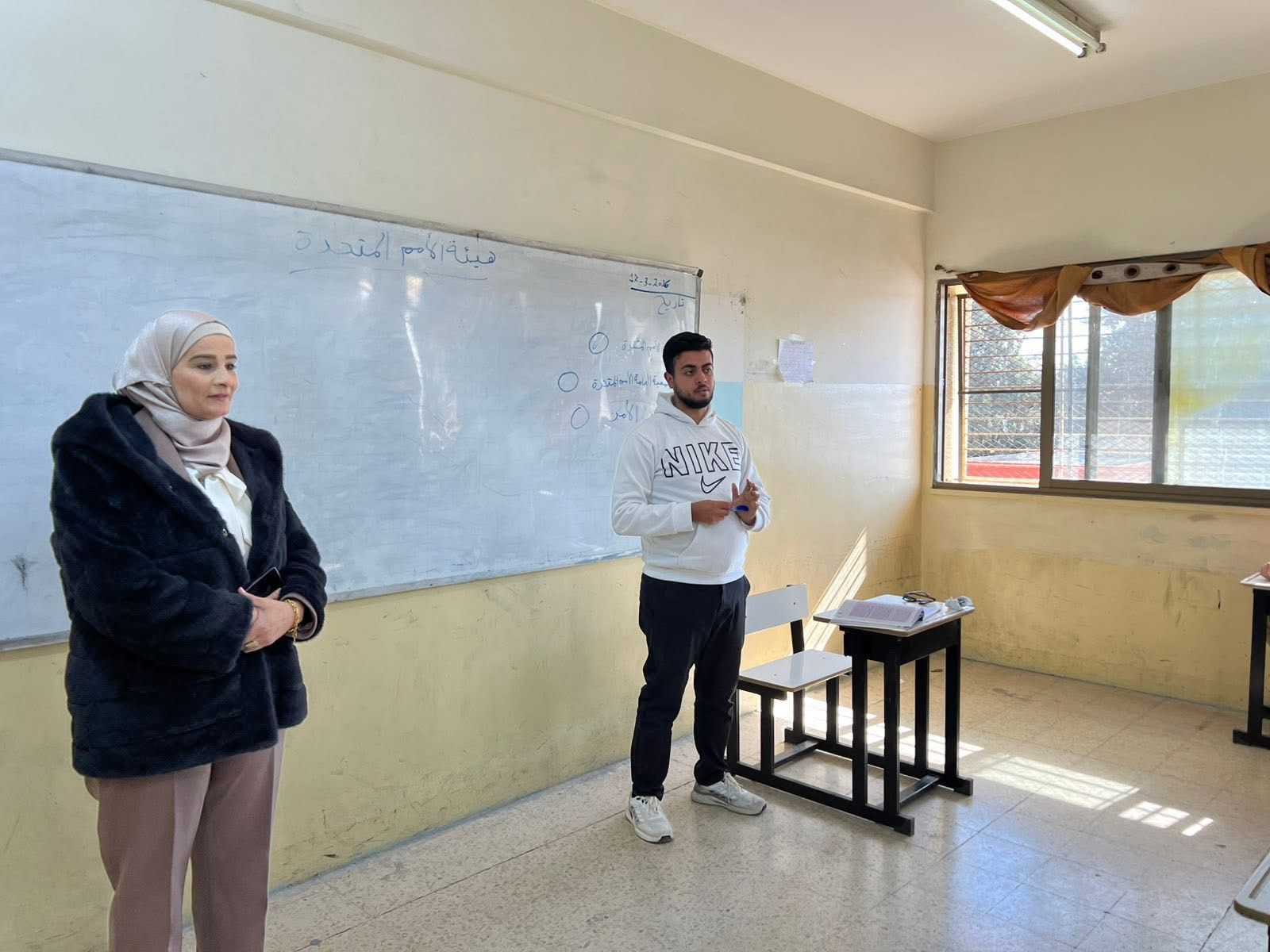 السواريس تتفقد سير العملية التعليمية في “سحاب الثانوية للبنين”