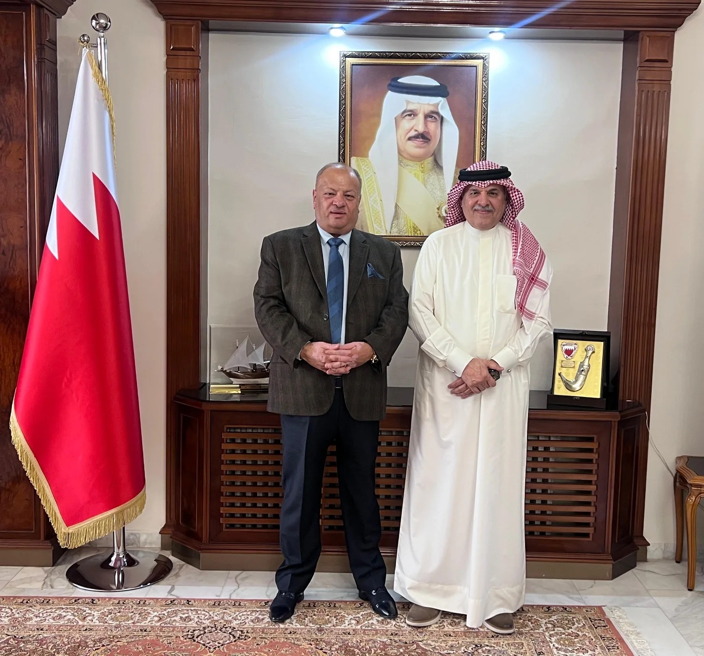 السفير البحريني خليفة بن عبدالله آل خليفة يلتقي مدير مهرجان جرش ايمن سماوي