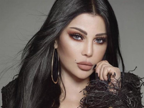 بالصور  .. ابنة هيفاء تخطف الأنظار في جلسة تصوير بفستان الزفاف  