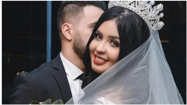 موقف لا يوصف ..  مؤثرة جزائرية تعلم بوفاة زوجها خلال بث حي