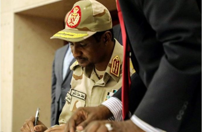 المجلس العسكري وتحالف المعارضة بالسودان يتفقان على خطة تمهد لحكومة انتقالية