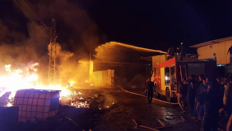 جنين: إخماد حريق اندلع في بنك الاستثمار الفلسطيني