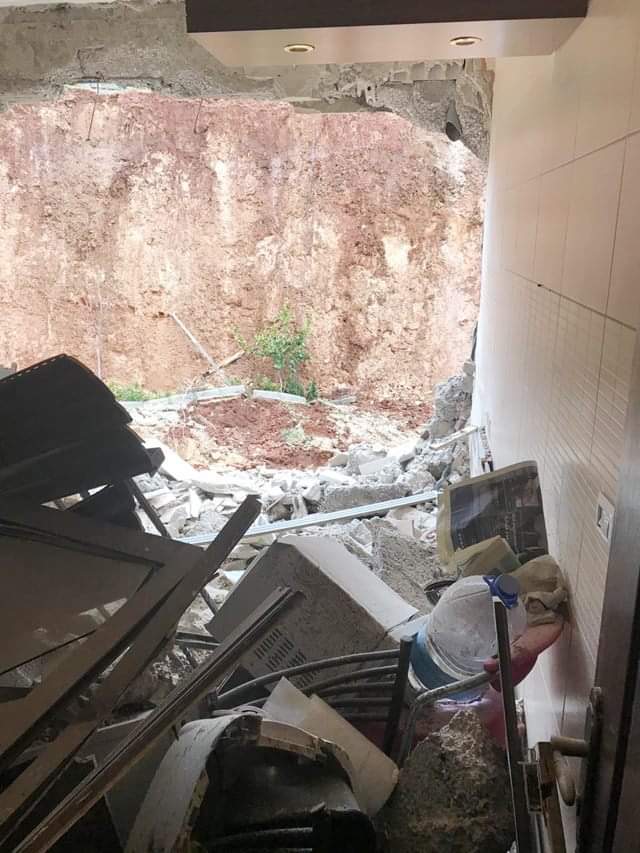 بالصور  .. انهيار جدار استنادي في محافظة البلقاء  ..  ولا إصابات