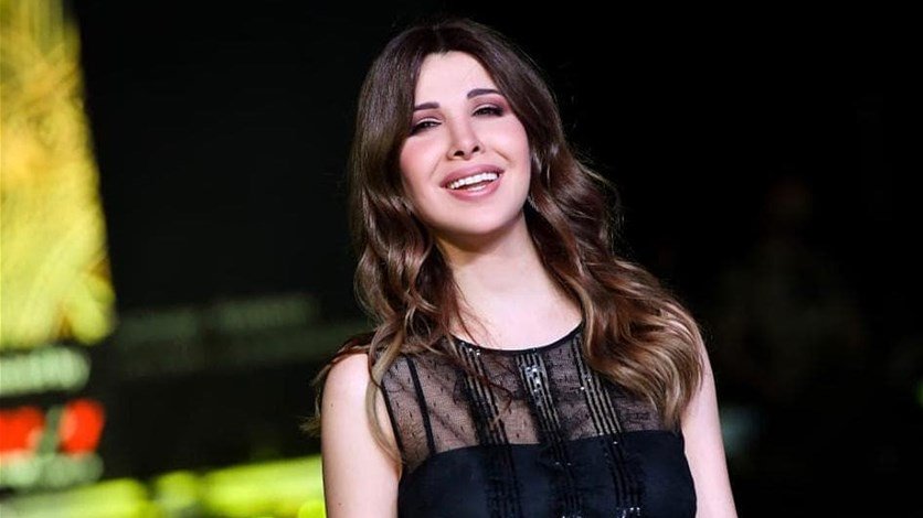 بالفيديو  ..  طفلة تُشبه ابنة نانسي عجرم تُشعل حفل بتونس ..  شاهدوا طرافتها 