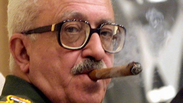 بالصور ..  ماذا تعرف عن طارق عزيز؟