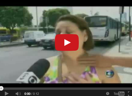 بالفيديو ..  لص يسرق سيدة اثناء مقابلة على الهواء مباشرة