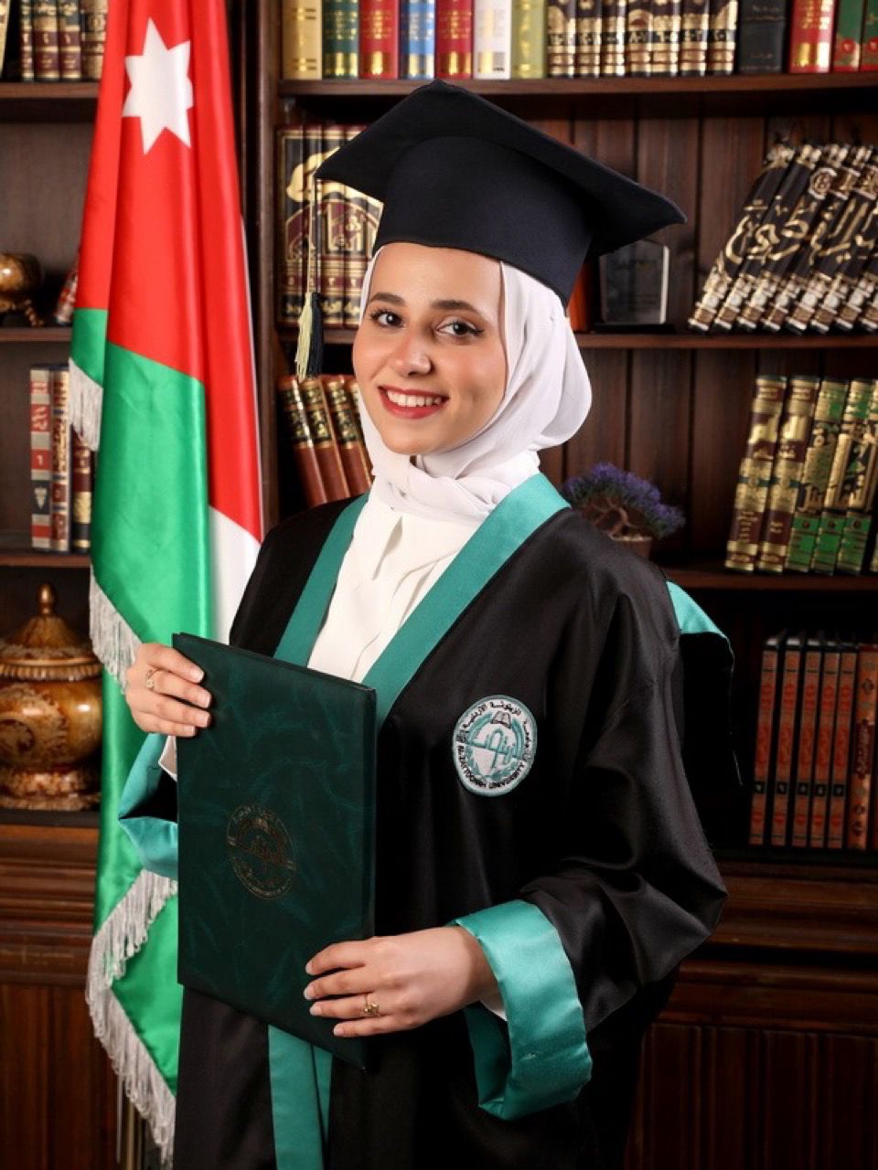 تماره محمود الرشق  ..  مبارك التخرج 