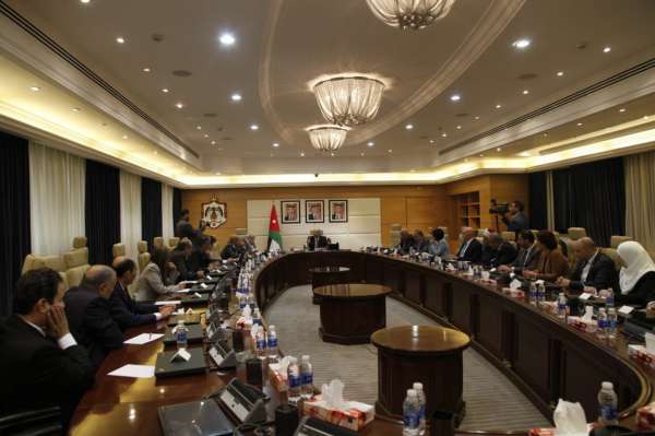 الرزاز: حمل الوزير لحقيبتين وزاريتين لا يعني الدمج الفوري"تفاصيل "