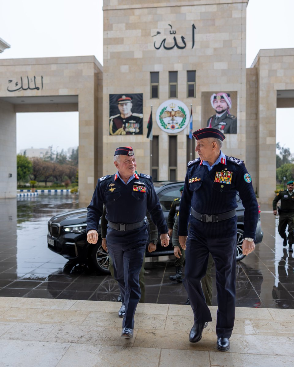 الملك يزور مديرية الأمن العام ويطلع على تجهيزاتها للتعامل مع الظروف الجوية ..  صور 