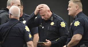 بالفيديو :تسريح شرطي من الخدمة في اميركا بعد قوله لسيدة : نحن نطلق النار على السود فقط