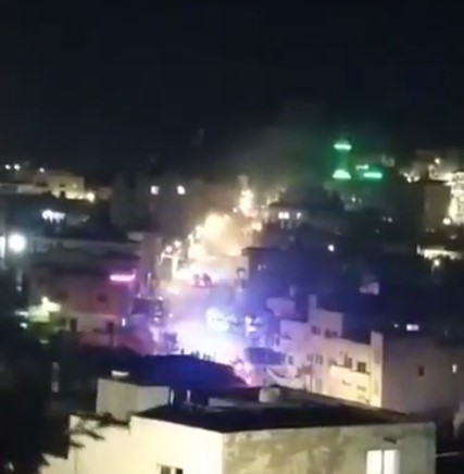 بالفيديو  ..  أعمال شغب في المزار الشمالي لمواطنين يطالبون بالكشف عن تفاصيل وفاة مواطن