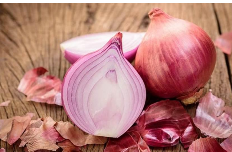 هل تناول الكثير من البصل له أضرار على صحتك؟  ..  تعرف الآن