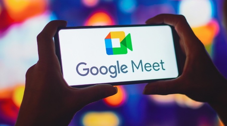 لكسر حاجز اللغة ..  ميزة الترجمة الفورية تصل إلى الهواتف عبر غوغل "Meet"  