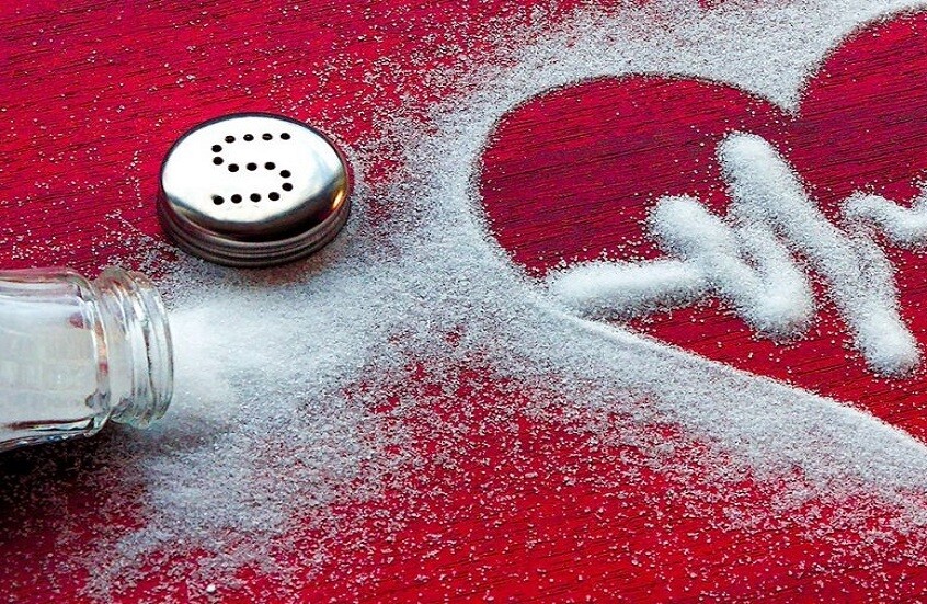 دراسة كندية: ارتفاع استهلاك الملح يسبب التهاب الدماغ ويزيد ضغط الدم