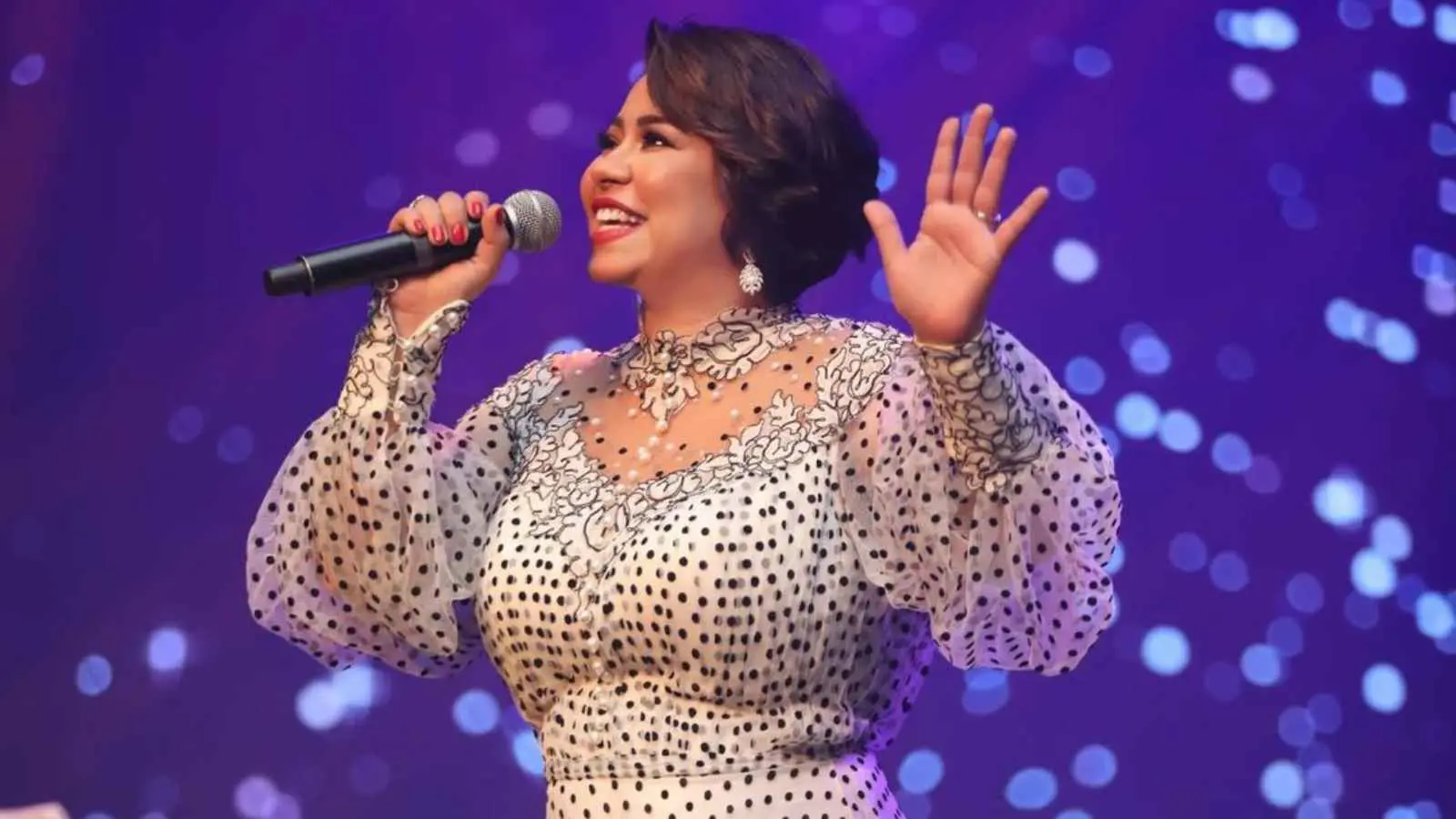 هل تنتهي أزمات شيرين عبد الوهاب؟  