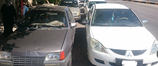 فوضى المركبات الخاصة في محيط مجمع عمّان الجديد تثير استياء المواطنين والتجار