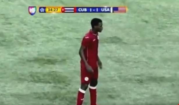 بالفيديو: حاول تقليد رونالدو ..  فهذا ما حصل معه!