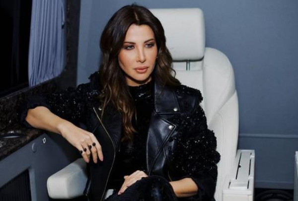 شاهد  ..  الجمهور يهاجم نانسي عجرم بسبب إطلالتها الأخيرة الصادمة