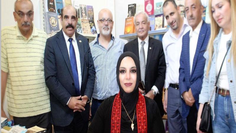 اتحاد الكتّاب يحتفي بتوقيع كتاب البوصلة والصمود لنادية القيسي