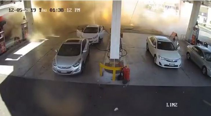 شاهد لحظة انفجار خزان بنزين بمحطة وقود في المدينة المنورة