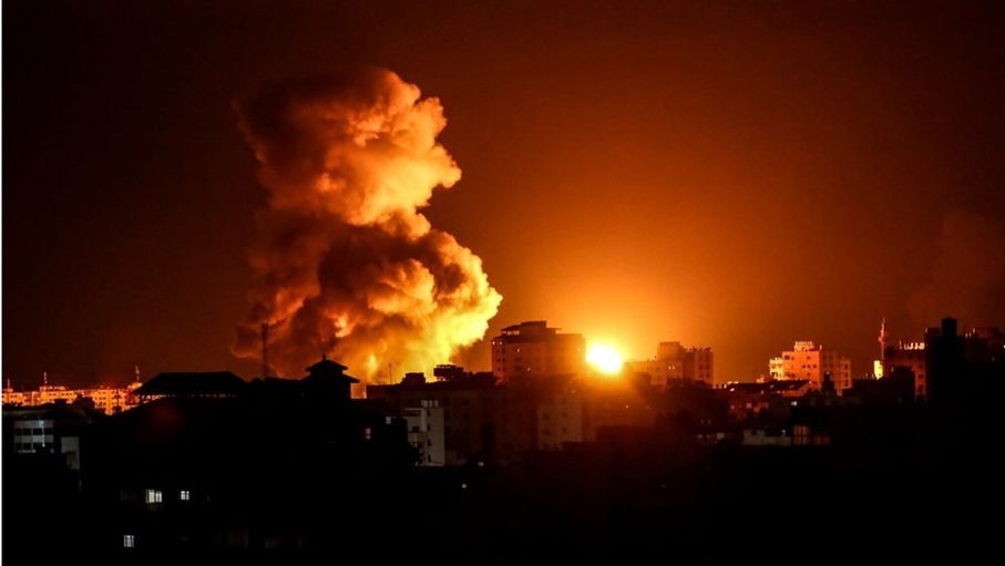 الاحتلال يشن غارات عنيفة على أحياء بمدينة غزة