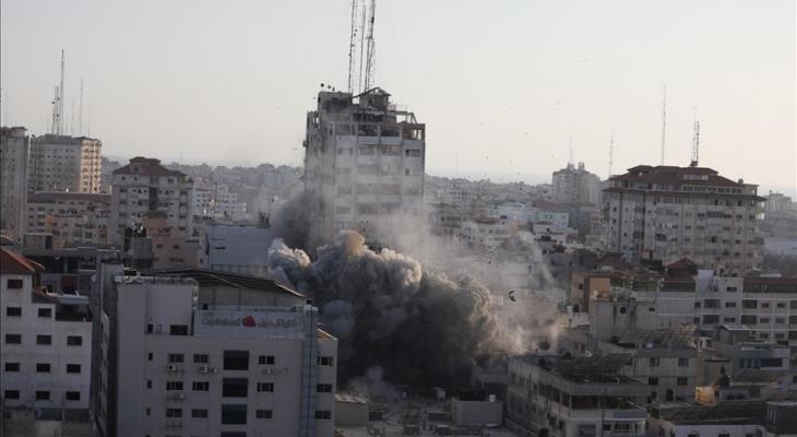 بالفيديو ..  الاحتلال يقصف برج الجلاء الذي يضم مكاتب صحفية في غزة 