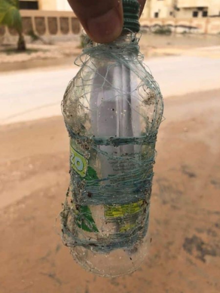 بالصور  ..  اعصار مكونو يلفظ اعمال سحر و شعوذة كتب عليها طلاسم 