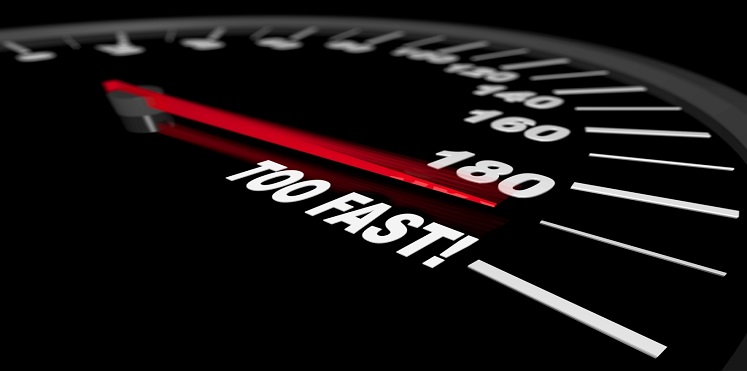 السعودية ..  علق مثبت السرعة في سيارته فماذا فعل؟