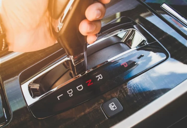 تعرف على وضع L في ناقل الحركة واستخداماته المتعددة وأهميته