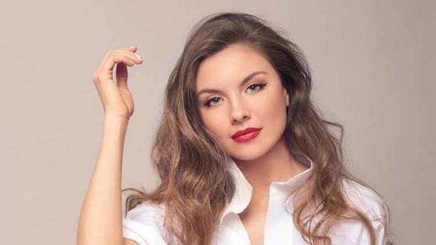 صورة لوالدة ملكة جمال لبنان تثير الجدل 