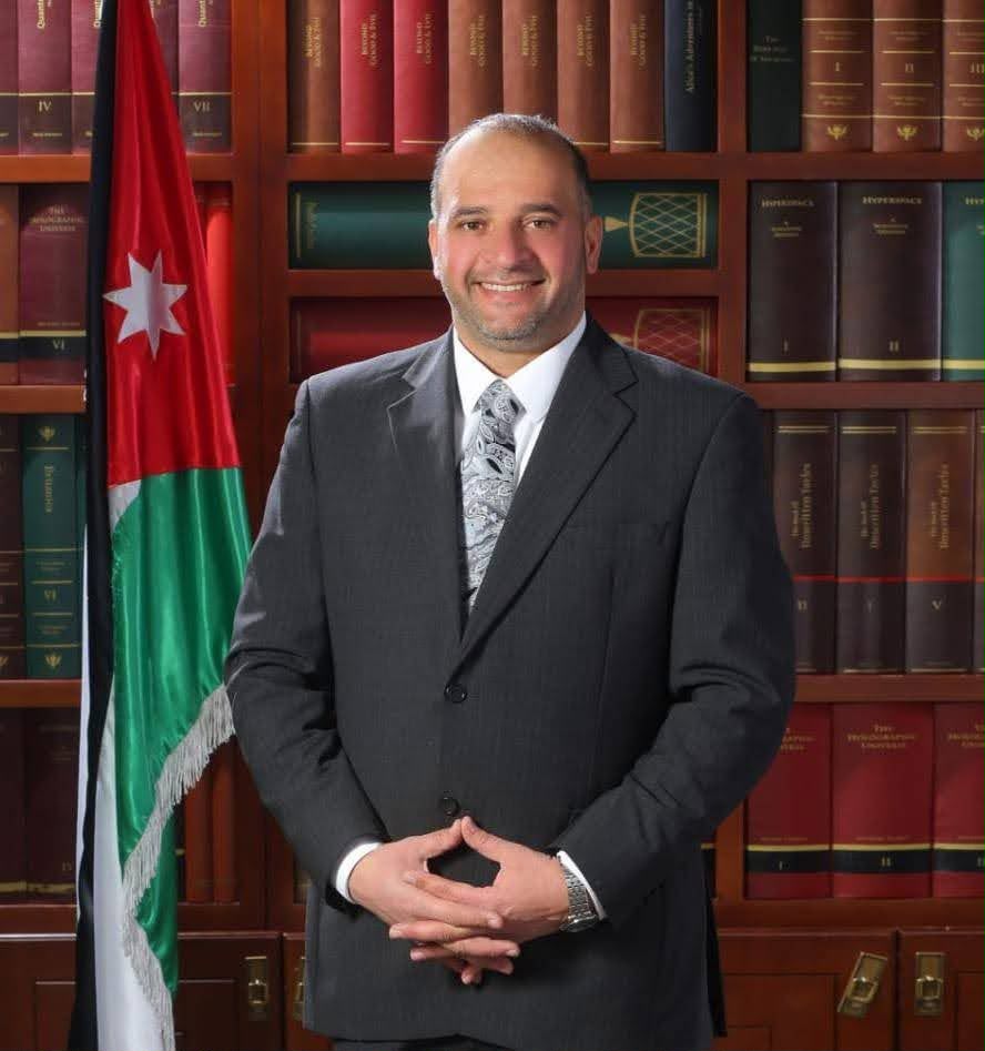 الدكتور طالب العواملة أول مدير لأوقاف عين الباشا بعد استحداث المديرية