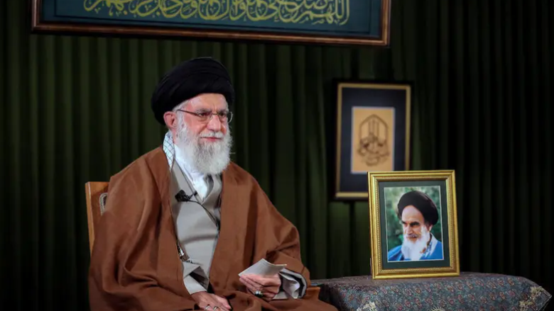 مسؤول إيراني يعلن مقتل صهر خامنئي وزوجة ابنه