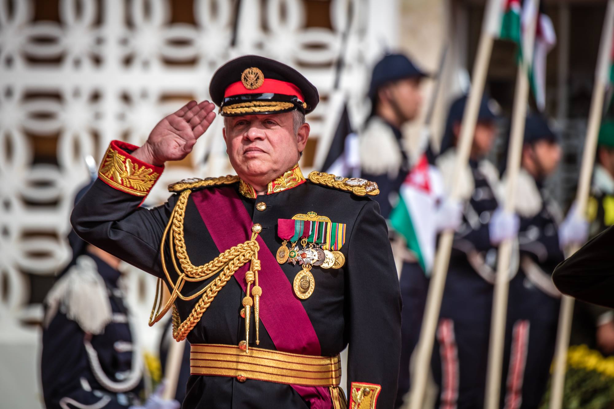 الموكب الأحمر ولباس العرش ..  تقليد ملكي عريق خلال افتتاح مجلس الأمة