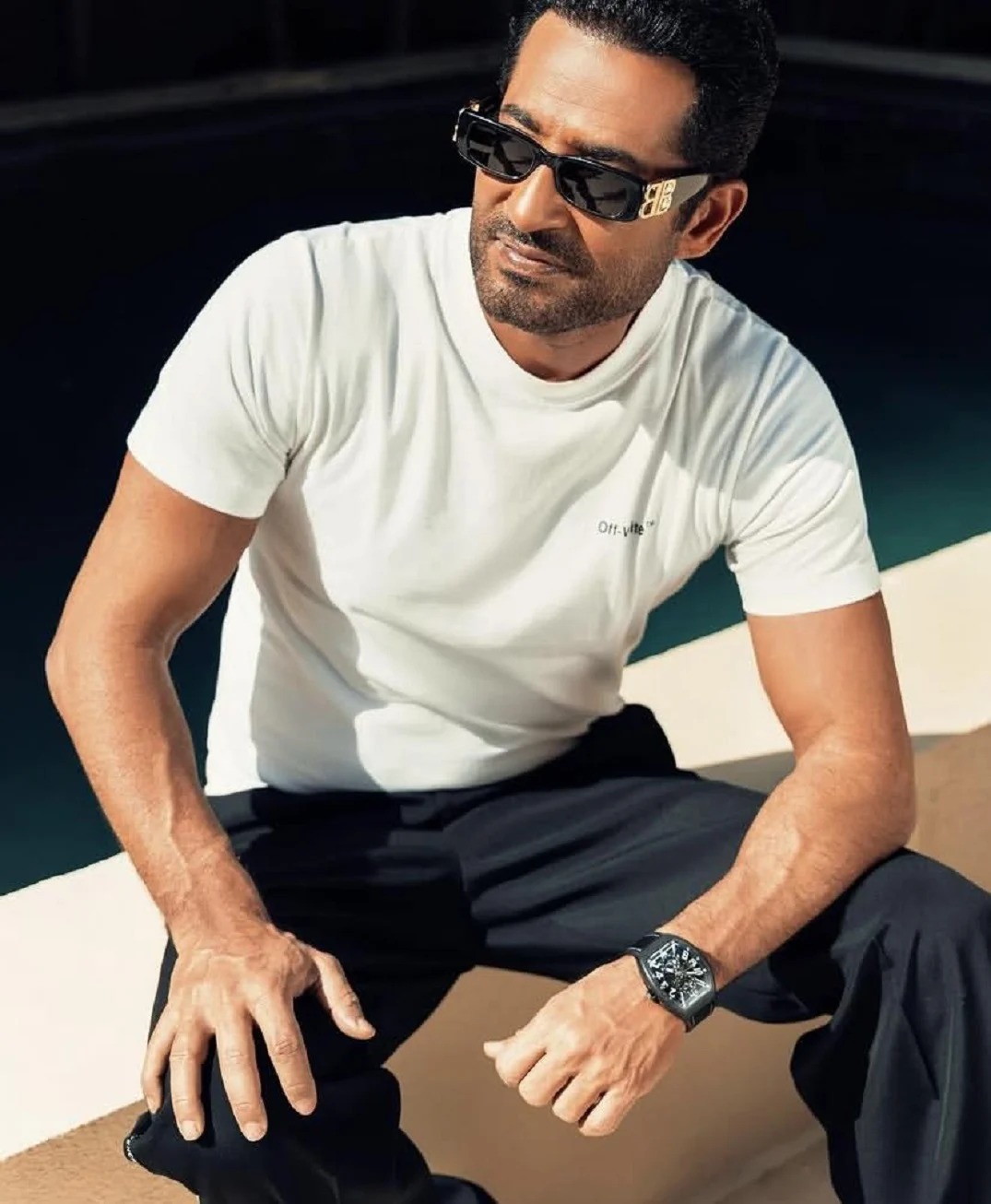 عمرو وأحمد سعد يواصلان فيديواتهما الطريفة في جو عائلي (فيديو)