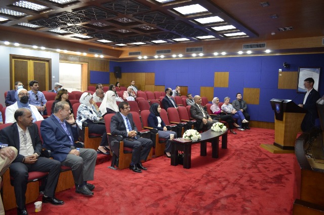 البصريات في عمان الأهلية يستضيف علماء من جامعة برادفورد