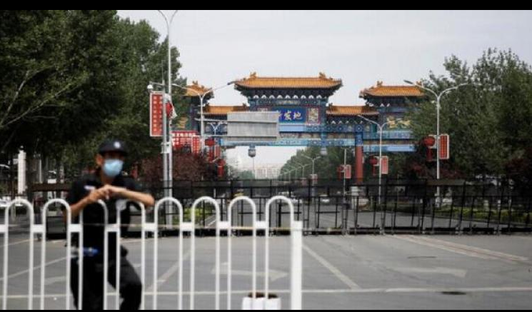 بعد 14 يوما بلا إصابات بكورونا  ..  بكين تخفض مستوى الخطورة