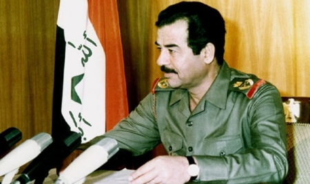 تفاصيل تُنشر لأول مرة  ..  صدام كاد أن يلقى مصير السادات في منصة الإستعراض العسكري 