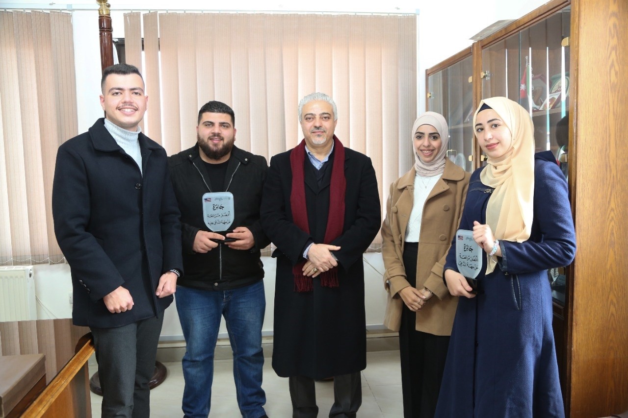 جامعة الزيتونة الأردنية تكرم فريق طلاب المحاكمات الصورية 