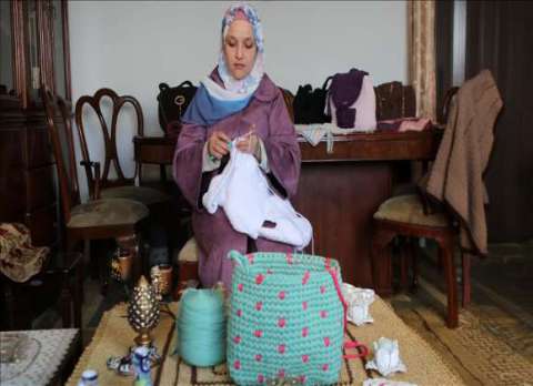 لبنى زكارنة  ..  أردنية تقاوم السرطان ب الغزل اليدوي