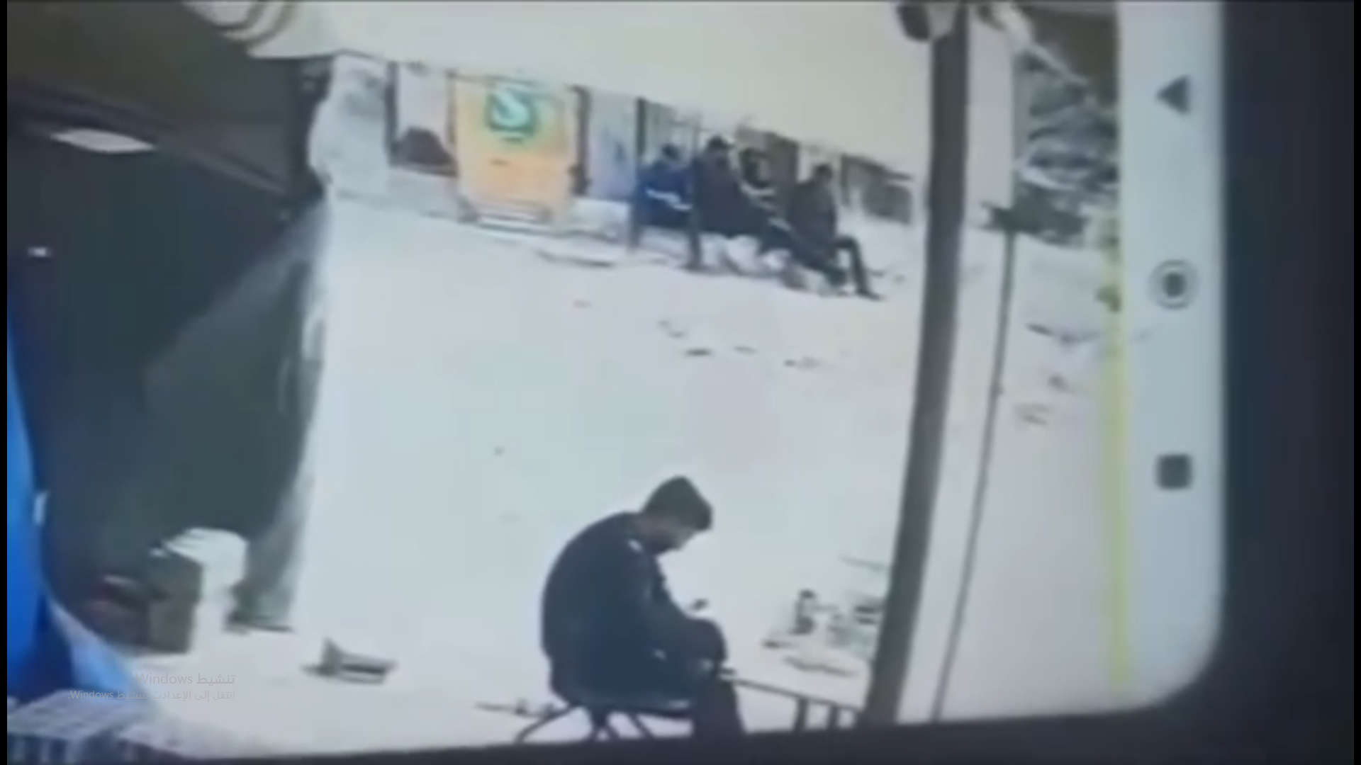 استشهدوا جميعا  ..  كاميرات مراقبة توثق لحظة قصف طيران الاحتلال لمجموعة من الشبان في غزة