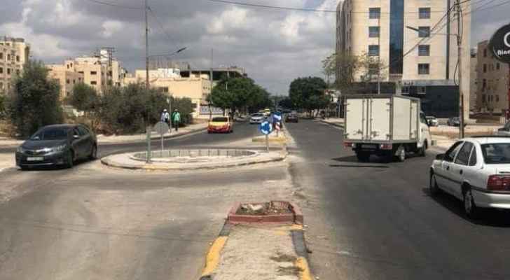 بلدية اربد تستغل الحظر الشامل لتفاجئ أهالي المدينة بإنشاء دوارين جديدين 